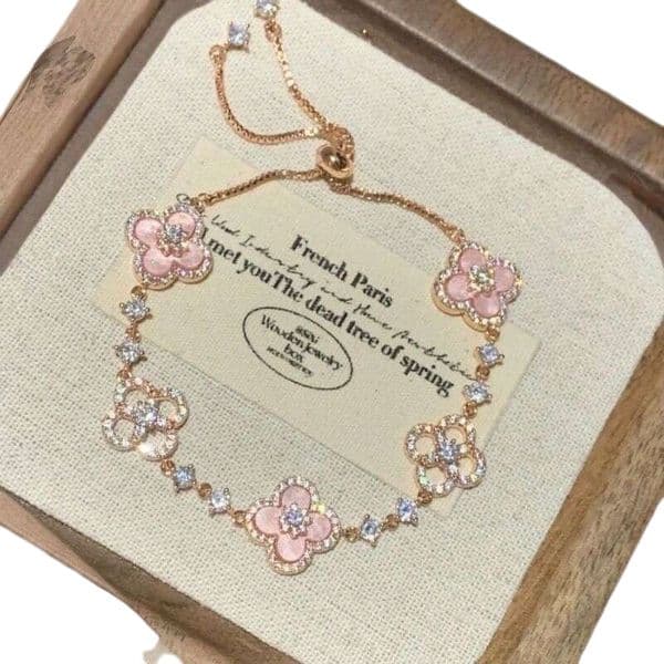 Lucky Four Leaf Clover Bracelet Pink Shell charm bracelets Hollow Design Shiny Diamond Inlaid Niche Light Luxury Adjustable Pull Hand Jewelry For Women Faf979