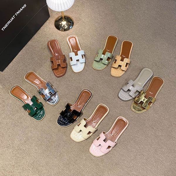 Hot new free shipping designer for womens sandals black brown grey green khaki beige pink gold Fashionable and versatile Beach flat slippers