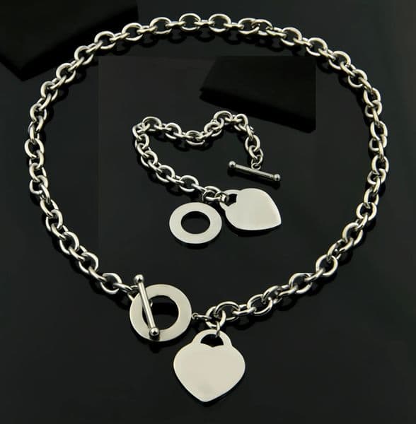 Luxury Fashion Pendant Necklace Classic Couple Heart Necklace Fashion High Quality 316LTitanium Steel Designer Necklace Hrand Jewelry