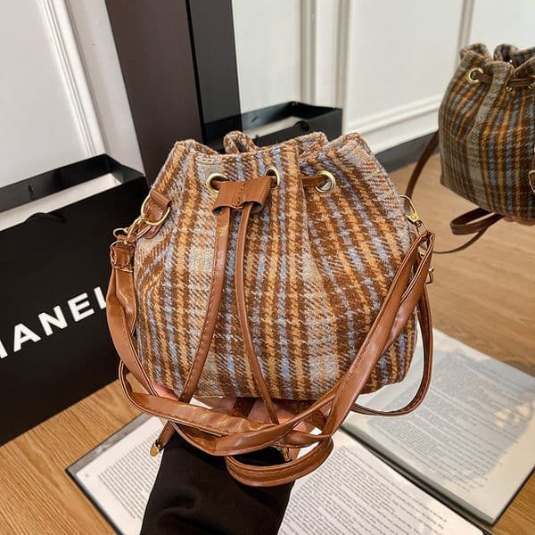 Bestseller Vintage Plaid Woolen Autumn/Winter 2025 Bucket New Korean Handbag Versatile Crossbody Single Shoulder Women's Bag Ddmytues