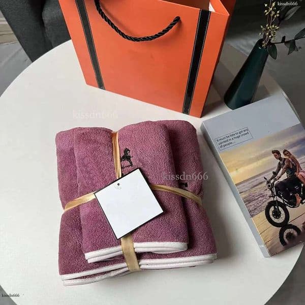 Designer bath towel set, classic letter embroidered towel, multi-color absorbent towel, quick drying beach towel gift box