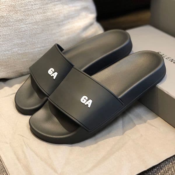Designer Sandals Women Slides Sandals Same Style Black Quilted Flat Slippers Women Metal One-Band Sandals Flat summer slippers for outdoor Wear 498655