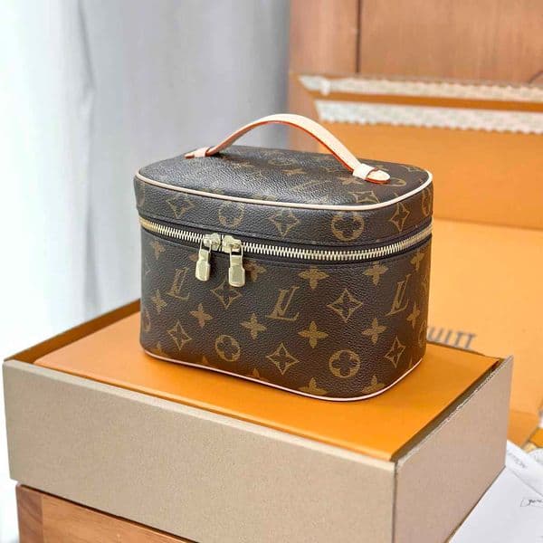 Top quality designer bag makeup bag shoulder bag luxury makeup bag classic ladies' banquet bag multifunctional small square bag designer chain wallet 002