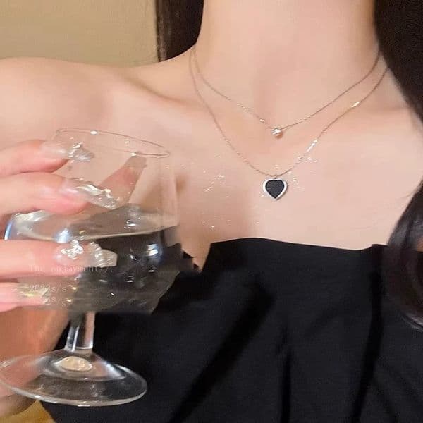 Double Layer Black Heart Necklace for Women, Ins Style, Minimalist, Niche, Elegant, Internet Celebrity Accessories, Fashionable, High-End Clavicle Chain