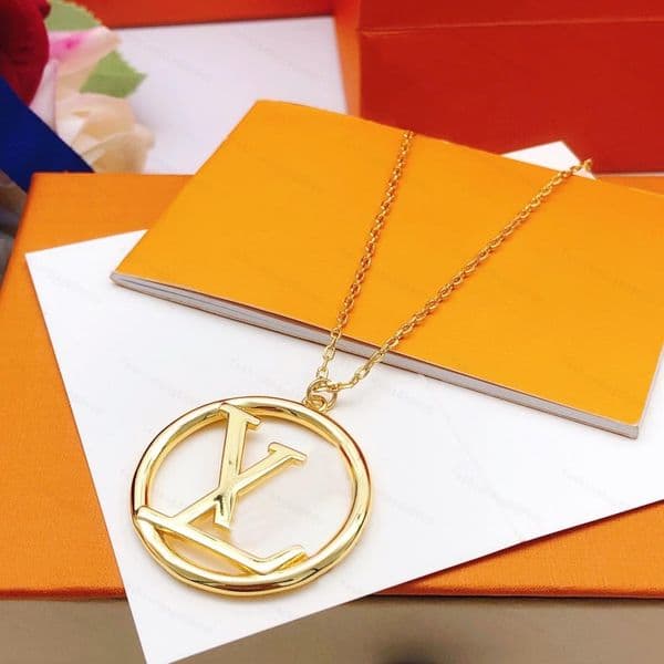 New Brand Heart Pendant Necklace Designer Necklaces Pendant Choker Black White Love Chain Women Stainless Steel Letter Jewelry Accessories
