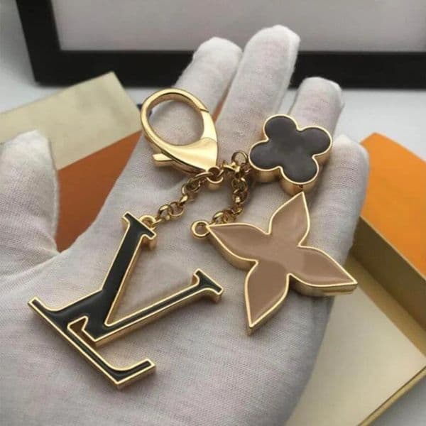 Designer Donut Keychains Designer bag charms French Style Flower-Shaped Metal Key Chain for Elegant Women handbags charm Car key Accessories with box