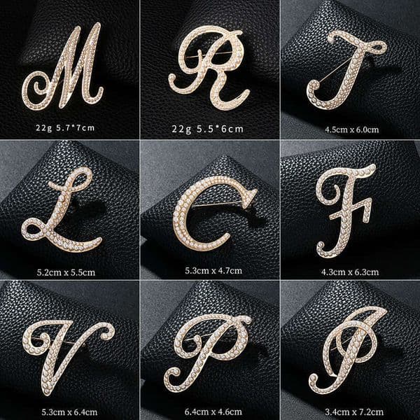 Designer Unisex Jewelry Accessory European and American Fashion English 26 Letters Pearl Pin Women's Brooch Clothing Accessories Jewelry In Stock Floral Brooch