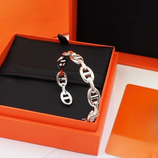 Classic Designer Style Bracelet Gold Silver Plated Open Cuff Bangle Luxury Link Chain Bracelet Men and Women Minimalist Pig Nose Style Jewelry