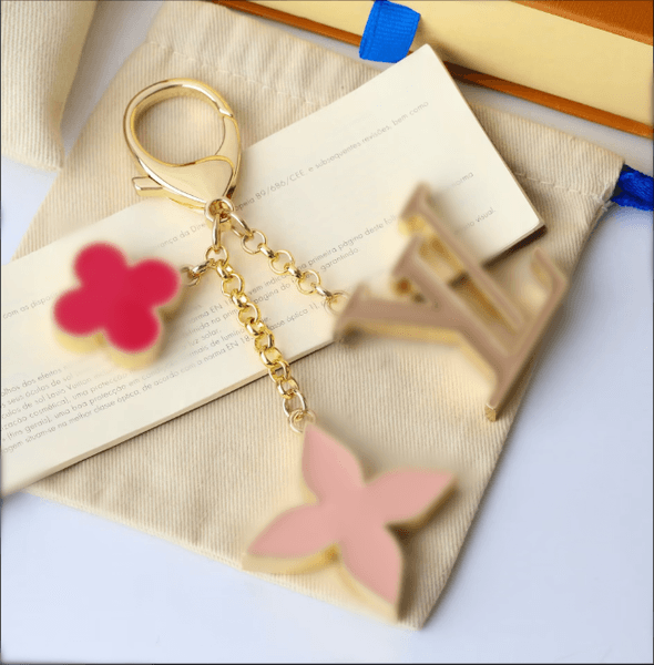 Designer Keychains Designer bag charms flower chains L Vs French Style Monogram key ring hook for Elegant Lady handbags charm Car key holder Accessories