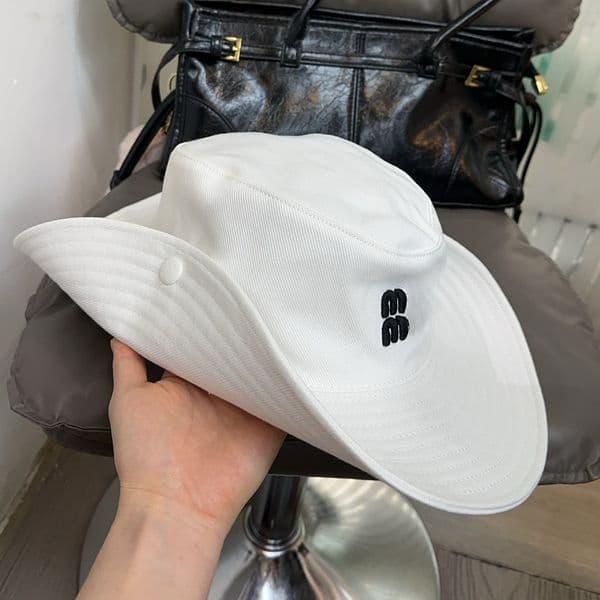 Bucket Hat Designer Women Men Cowboy Hat Casquette Luxe Sun Hat Wide Brim Accessories Vacation Holiday Outdoor Recreation Autumn Winter