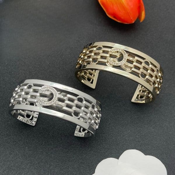 Designer Luxury Bracelet Men Women Gold Plated Bangle Black White Simple Bracelets Cuff Jewelry Party Gift