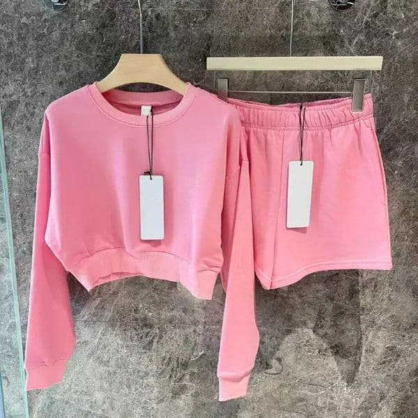 Designer Yoga Set Cropped SweatshirtsShorts Crew Neck Pullover Womens Short Tracksuit Studio-to-street Weekend City Jogger Sportswear with Chrome
