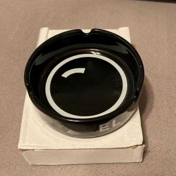 Designer Simplicity Luxury Men's gifts Ceramics Ashtray With 2C Classic White/Black Round Ashtray Smoking Accessories Gift