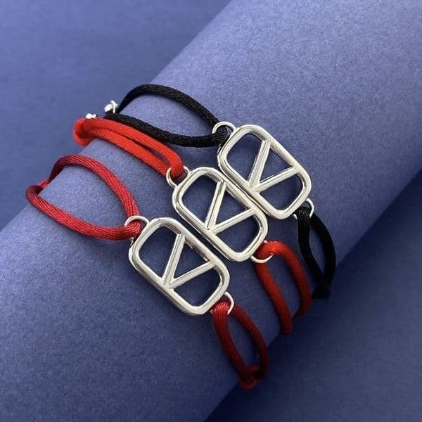 Luxury Designer Bracelet Charm Bracelet Adjustable Unisex Hollow Letter Braided Rope Bracelet Minimalist Woven String Bracelet Couple Jewelry Gift with Logo