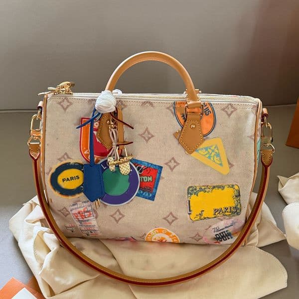 Designer Old Flower Graffiti Badge Style Soft 30 Pillow Shoulder Bag Flight Series Tote Handbag Toron Handle Clutch Tote Leather Strap Crossbody Handbag Purse 30CM