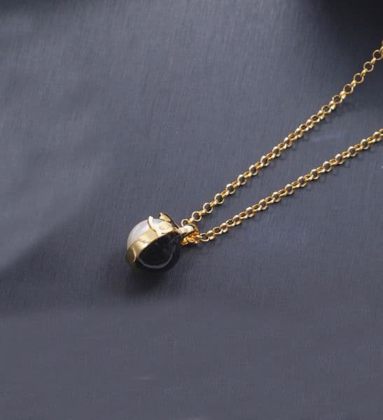2026 Luxury quality charm round shape pendant necklace with white and black color beads drop earring in 18k gold plated have stamp box simple style PS6725B