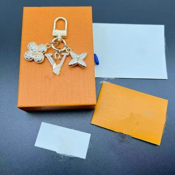 2026 Latest hot models 2 New Keychain Chocolate keychain Premium Leather & Aluminum Designer Key Chain Holder Stylish Keyring Jewelry211