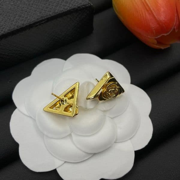 Exquisite Gold Plated Silver Plated Triangular Earrings Three Dimensional Camellia Decoration Designer Earring Suitable for Women s Versatile Earrings..