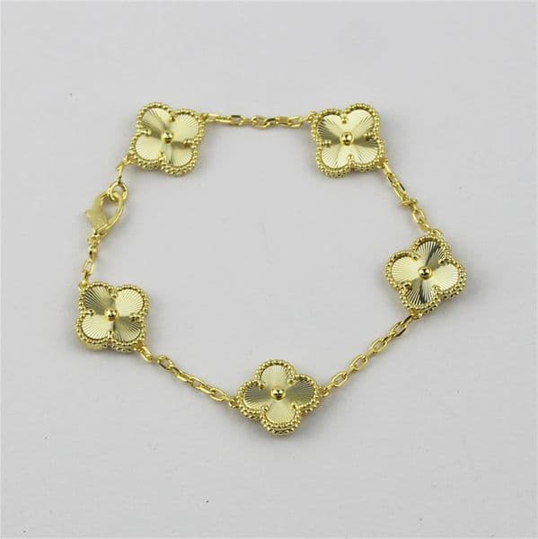 Four Leaf Clover Moissanite Charm Bracelet Designer Fine Jewelry Mother Of Pearl White Black Red Elegant Fashion Popular Women Daily Wearing Wrist Jewelry