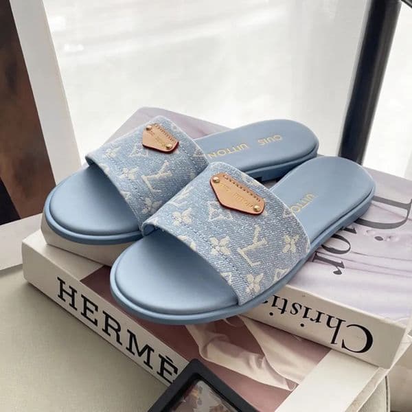 Designer Sandals Women Slides Slippers Rubber Ladies Summer Mules Outdoor Classic Flat sandals Fashion Sandals Metal Buckle Versatile for Commuting 108