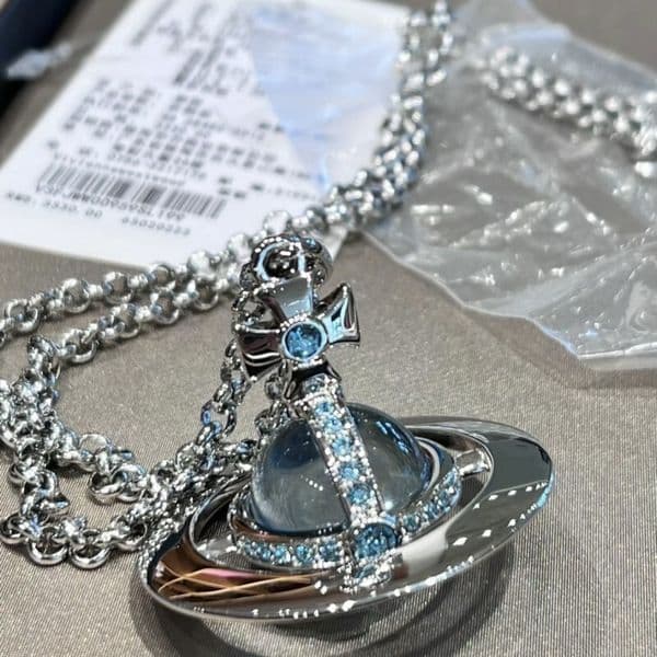 Viviane Vivienme Vivene Western Necklaces Jewerly Designer Saturn Necklace For Woman Jewerly 3D Planet Glacier Blue Large 20mm Transparent Saturn Sweater Chain