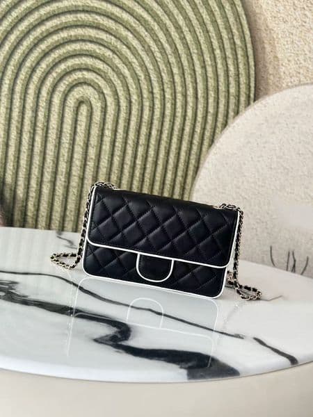 High-quality luxurious and fashionable designer handbag classic women's sheepskin chain cover cross-body bag women's simple chain handbag