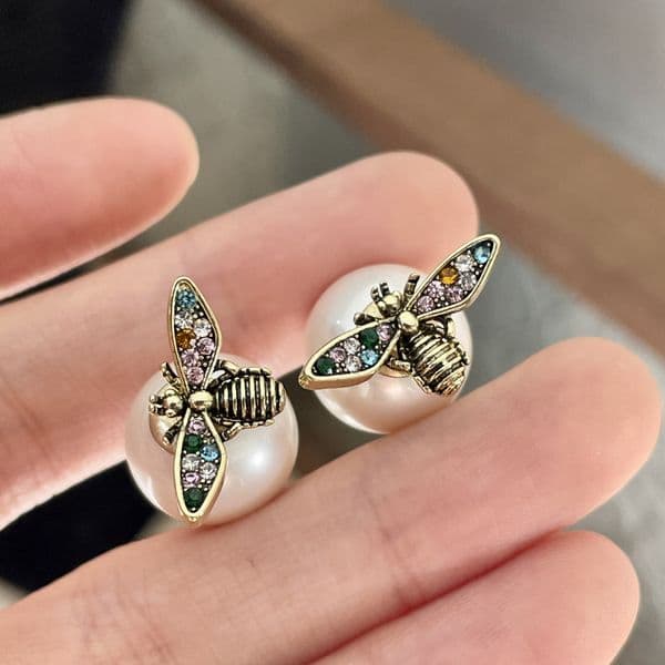 Sophisticated Honeycomb Patterned Pearl StudsClassic Designer Style Accessory for Everyday Timeless Chic: Multi-Purpose Stylish Piece