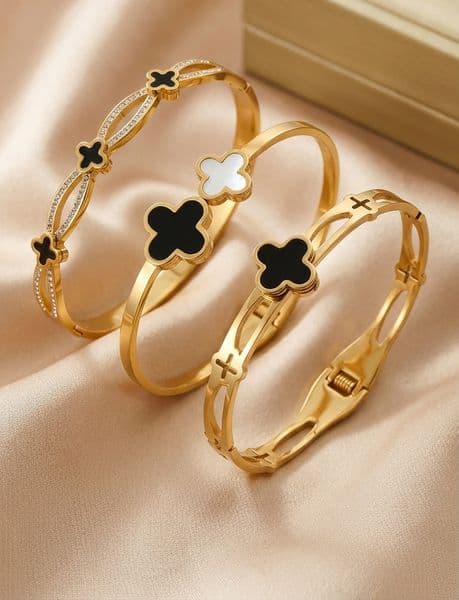 Titanium Steel Four Leaf Grass Bangle 18K Gold Plated Lucky Clover Charm Bracelet for Women Elegant Waterproof Jewelry Ideal Gifts for Friends