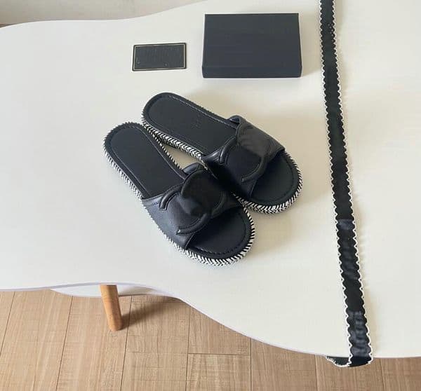 luxury Metallic Slide Sandals Designer Slides Women's Slippers Shoes Summer Sandal Fashion Wide Flat Flip Flops Slipper For Women Low Heel Shoes Size 35-41 we4
