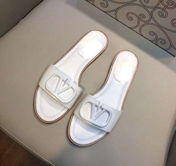 Summer 2023 New V-Buckle Metal Sandals Versatile Casual Genuine Leather One-Strap Open-Toe Flat Slippers