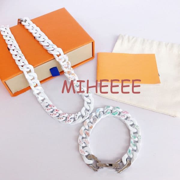 High Quality Classic Fashion Necklace Bangle Stainless Steel Bracelets VL Gold Necklace Brand Men Valentine S Gift Jewelry Designer Cuban Chain For Women Teacher