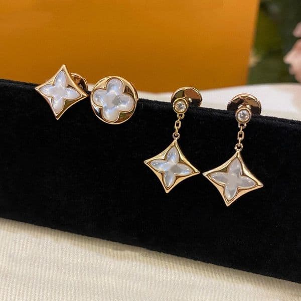 Classic Women's Stud Earrings 18K Gold Plated Designer Mother of Pearl Earrings Luxury Minimalist Flower Stud Earrings Daily Wear Elegant Jewelry Premium Gift