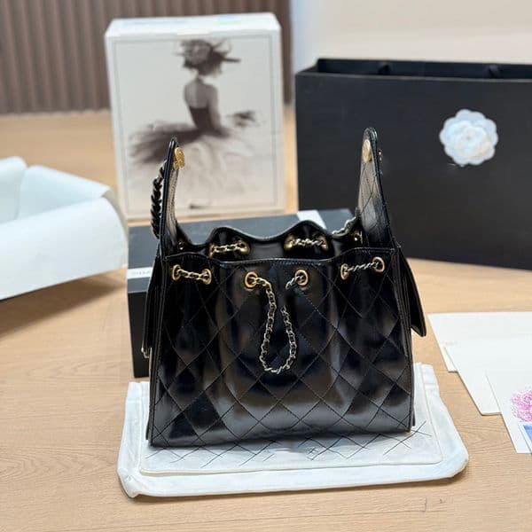 Ladies Luxury Handbag Designer Purse Makeup Bag Shiny Leather Suitable for Parties, Banquets Size 25cm