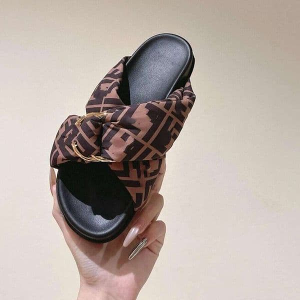 Designer Outdoor Sandals Women's Summer Slip-On Breathable Anti-Slip Wear-Resistant Big Size Beach Shoes Fashionable Flat Sandals