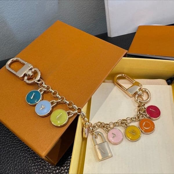 Designer Keychain Luxury Candy Color Bag Charm Fashion Car Key Ring Pendant for Men Women Stainless Steel Hardware Premium Quality Gift