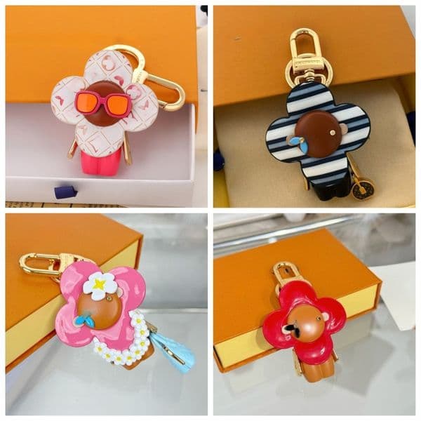 Designer Sunflower Keychain Bag Charm Keychains Women Leather Keyring Letters Bag Key Chains Gift
