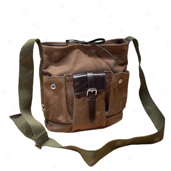 Designer Bag Canvas Bucket Bag Multi Pocket Metal Buckle Wide Strap Vintage Outdoor Tote Luxury Design Spacious Daily Essential Bag Luxury Fashion