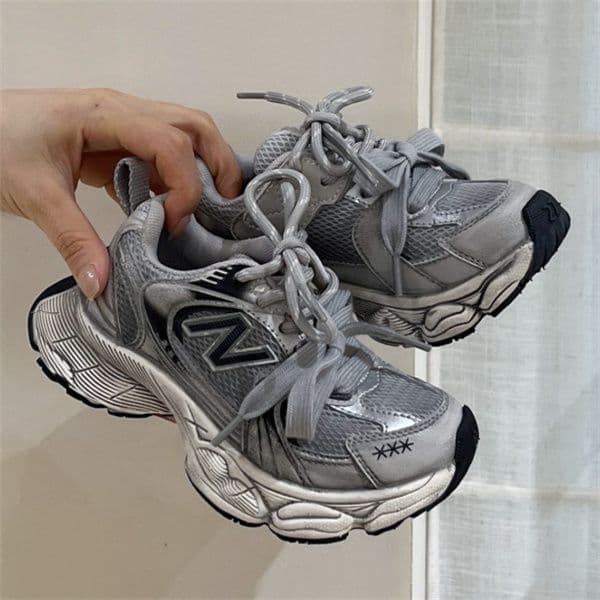New Designer Kids Shoes Boys Sneakers Breathable Mesh Athletic Shoes Fly Knitting Girls Casual Shoes Fashion Soft Sole Youth Children Trainers