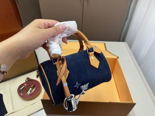 Women's Danny Cowboy Handbag 16cm Luxury Chain Crossbody Bag Diamond Quality Designer Bag Belt Box Wallet