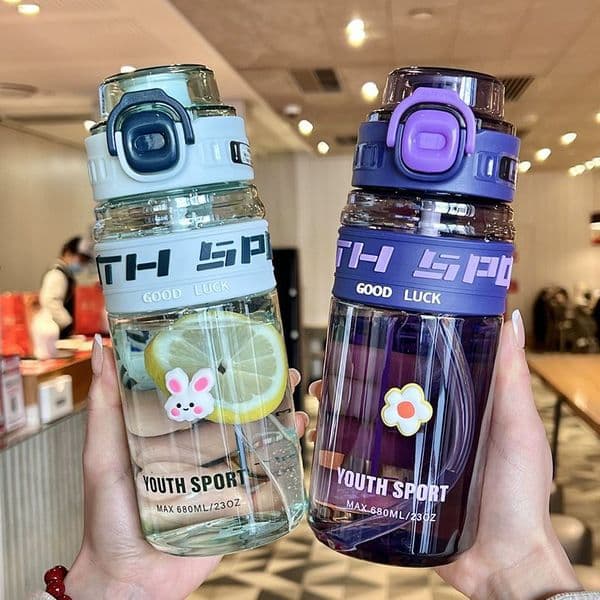 680ml 780ml Sports Plastic Water Bottle with Straw and Flip Top Lid