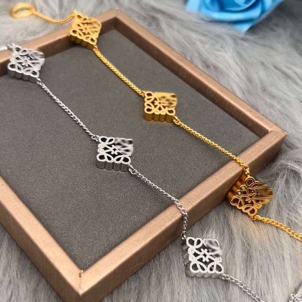 2024 New Product: High-end Manufacturer Wholesale Rowei Women's - Light Luxury, Sophisticated Vintage Square Pendant Bracelet
