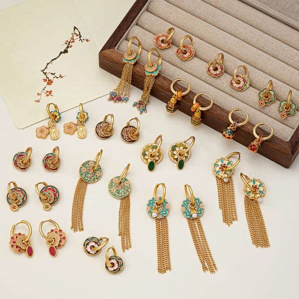 New earring collection: light luxury with a high-end feel, auspicious pattern enamel, trendy earrings, unique and versatile, versatile Chinese-style studs