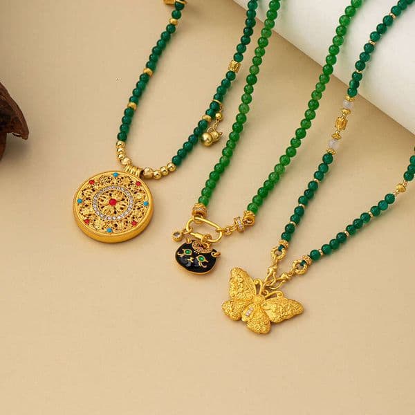 New Chinese-style traditional compass butterfly enamel cat pendant necklace with agate beads, versatile and elegant sweater chain