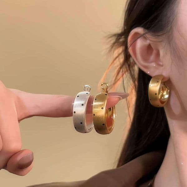 Designer Jewelry Luxury Jewelry 2026 New Geometric Metal Polka Dot Hoop Earrings For Women, Fashionable And Unique, High-End Vintage Light Luxury Ear Accessories
