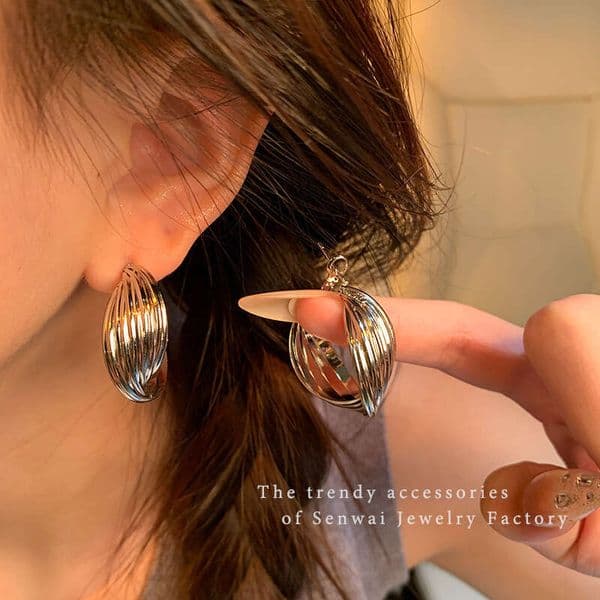 Designer Jewelry Luxury Jewelry Vintage Hong Kong-Style Twisted Metal Earrings For Women, Unique Design With A Niche Vibe, Popular Internet Celebrity Earrings