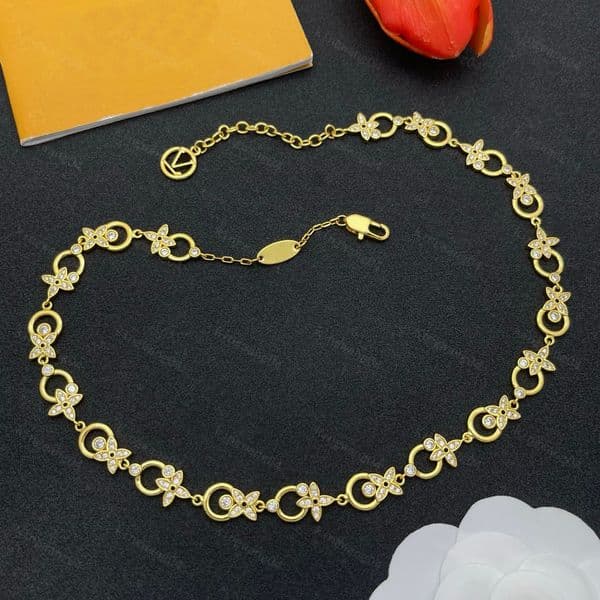 Luxury Designer Long Chain Necklace for Women High Quality Exquisite Fashion Letter Pendant Gold Silver Optional Party Wedding Gift