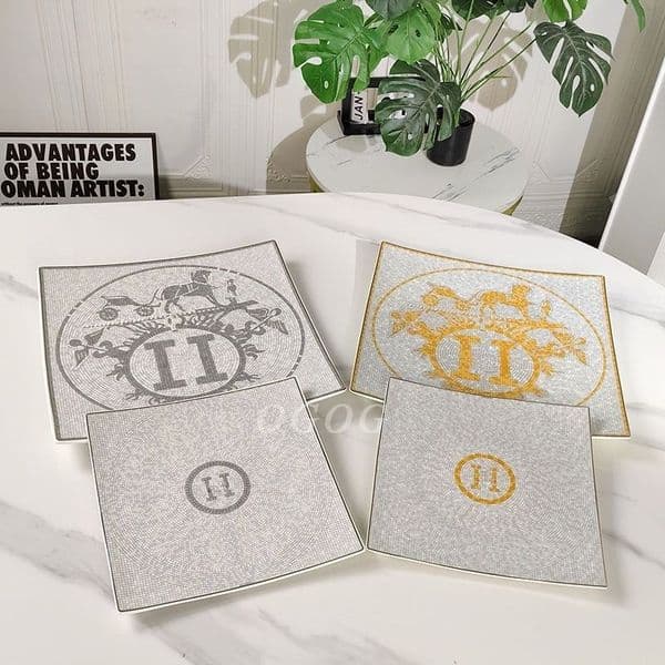 Designer Retroaccessible Luxury Golden Gray Horse-drawn Cart Square Bone China Tableware Western Food Plate Logo
