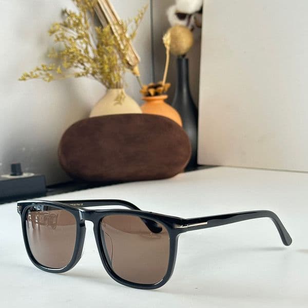 Retro luxury designer mens womens sunglasses TR90 frame personalized versatile square lenses outdoor parties daily wear UV400 protection with box