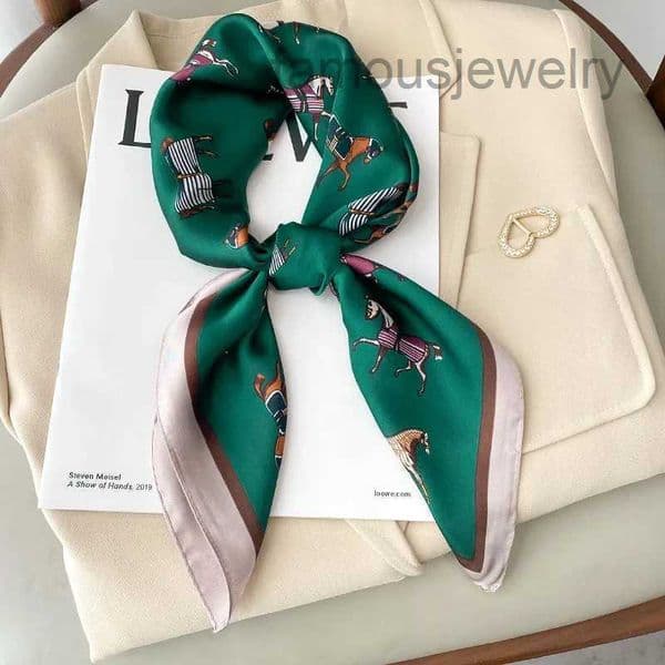 2024 Horse Printed Silk Neck Scarf Womens Square Hair Scarf Foulard Headband Shls Wrs Collar Headband W250106