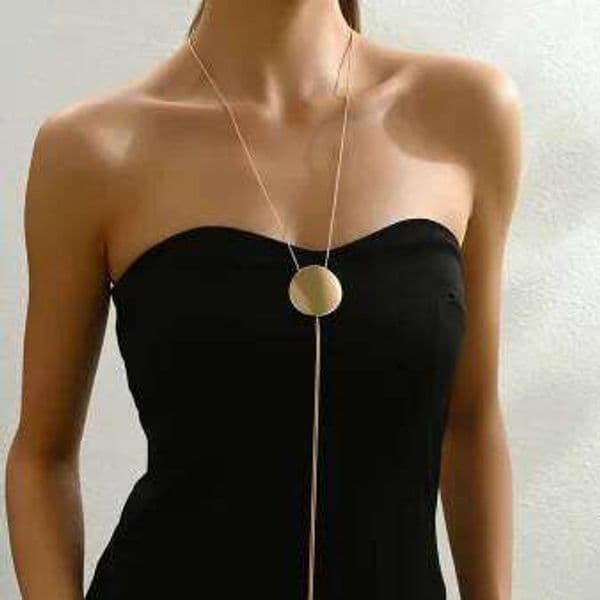 Fashionable Long Adjustable round Pendant Necklace Elegant Piece for Versatile Styling